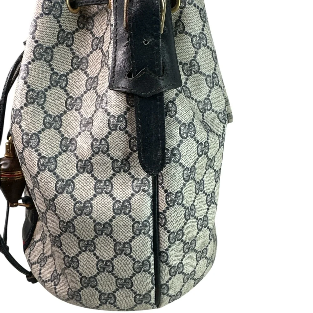 Gucci vintage cherryline PVC leather Shoulder/bucket Bag with Red Accent - Picture 4 of 11